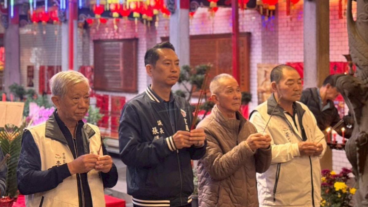宜蘭縣議長張勝德春節期間拜廟之外,也號召群眾造勢展現陸戰實力。(圖/翻攝張勝德粉專)