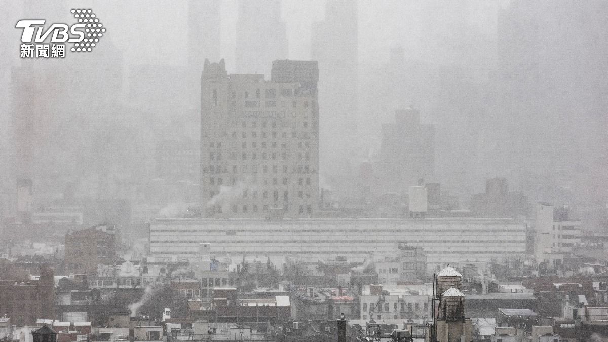 超強暴風雪！全美多州緊急狀態「上萬航班延誤」　紐約交通禁令曝
