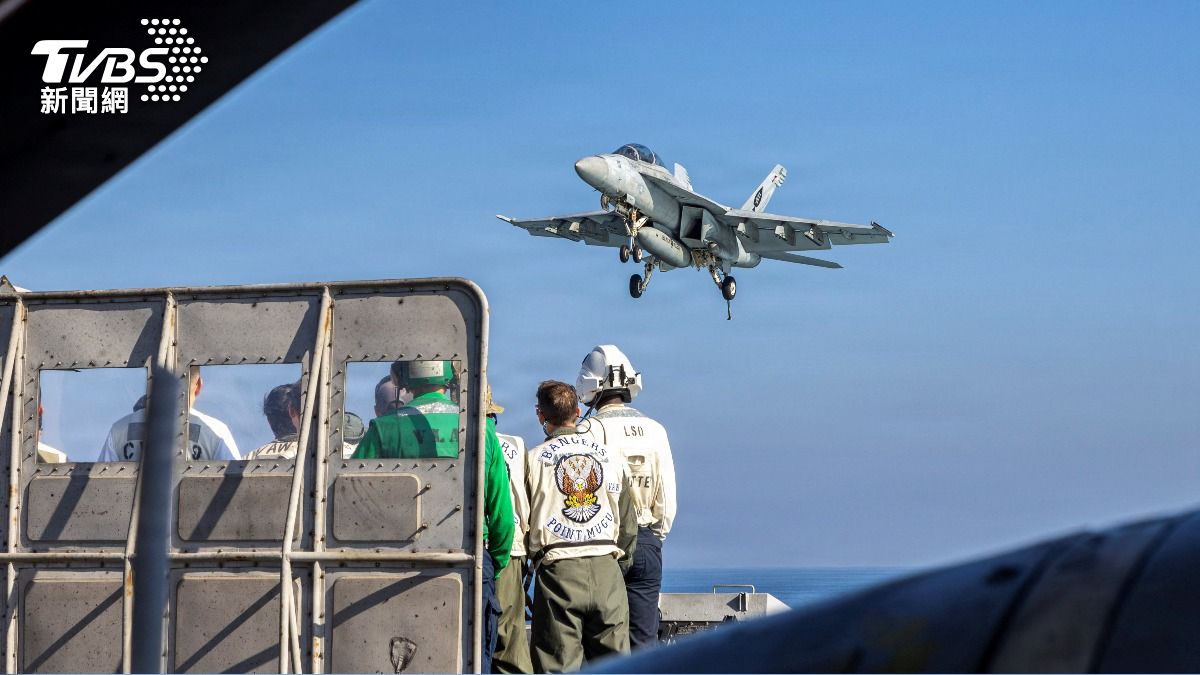 除了福特號外，林肯號航艦上的F/A-18F「超級大黃蜂」戰機，這幾天也在阿拉伯海演訓。(圖／達志影像路透社)
