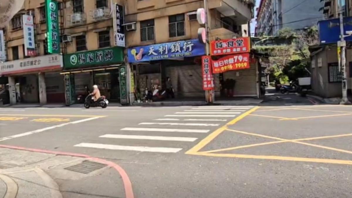 新北市安康路二段雖然沒有號誌,不過前後不到30公尺,都有設置紅綠燈。(圖/TVBS)