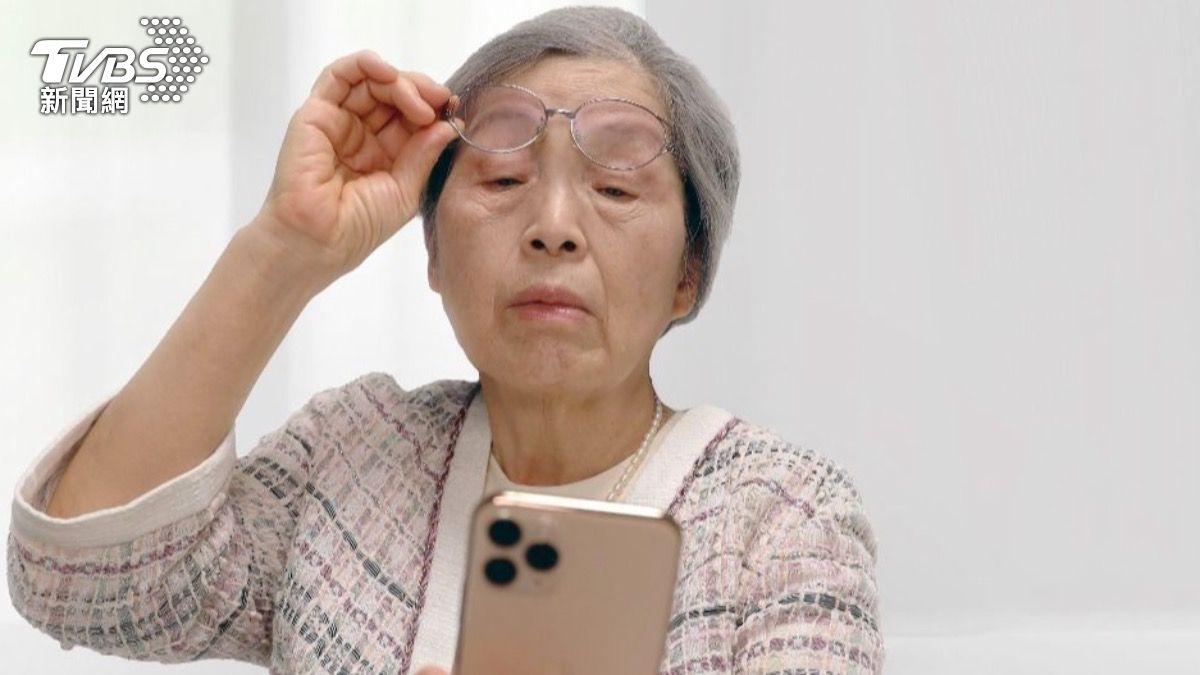 近視了就不會老花?眼科醫闢謠:負負得正只是「視覺錯覺」