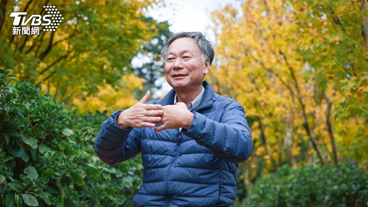 TVBS氣象顧問鄭明典提到,現在10月若換季,對學生而言真的是會熱。(圖/華子琛攝)