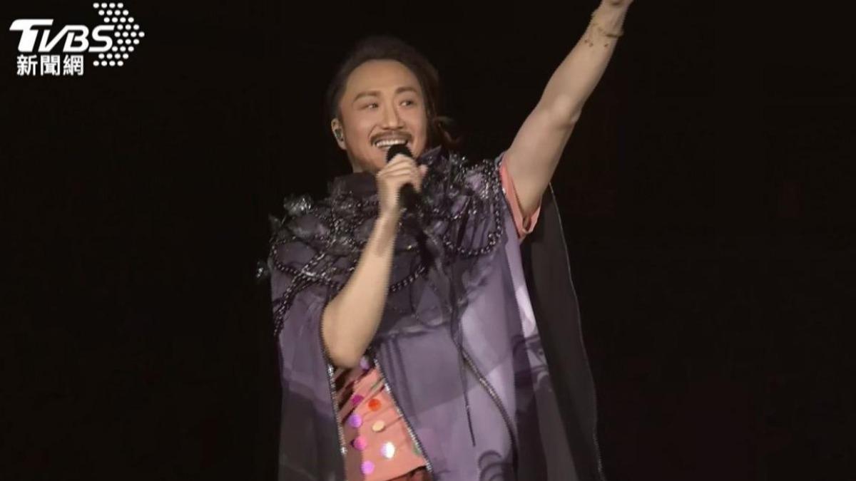 離婚後3人現況曝光!網見鄭中基與「神秘女」開心遊玩