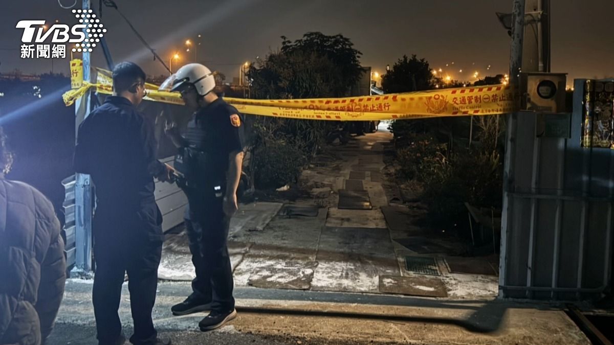 員警到場後發現有3名傷者,隨即協助送醫,初步了解本案疑似涉及家庭糾紛。(圖/TVBS)