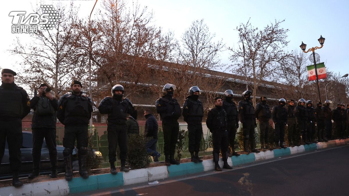 伊朗警方戒備反政府示威再起(圖/達志影像路透社)
