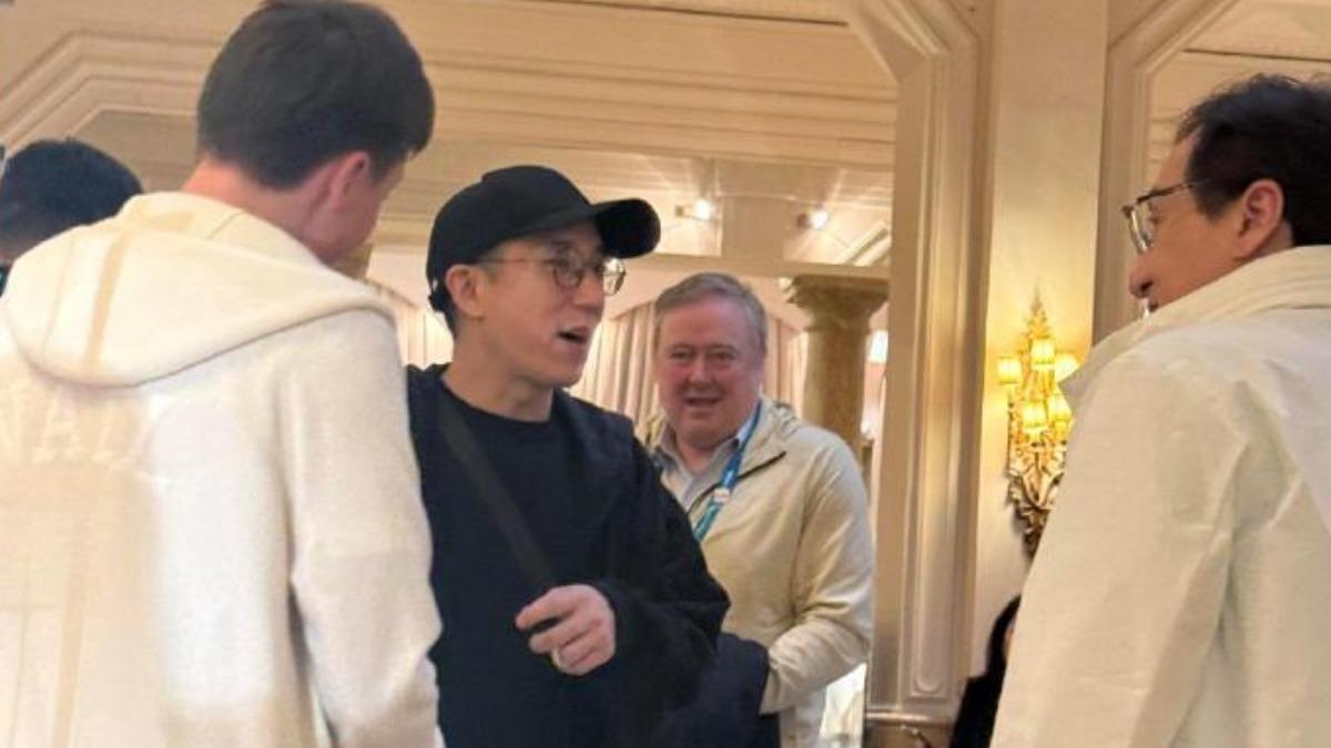 成龍罕見公開認錯!「軍式教育」逼走房祖名 父子米蘭破冰互動曝光