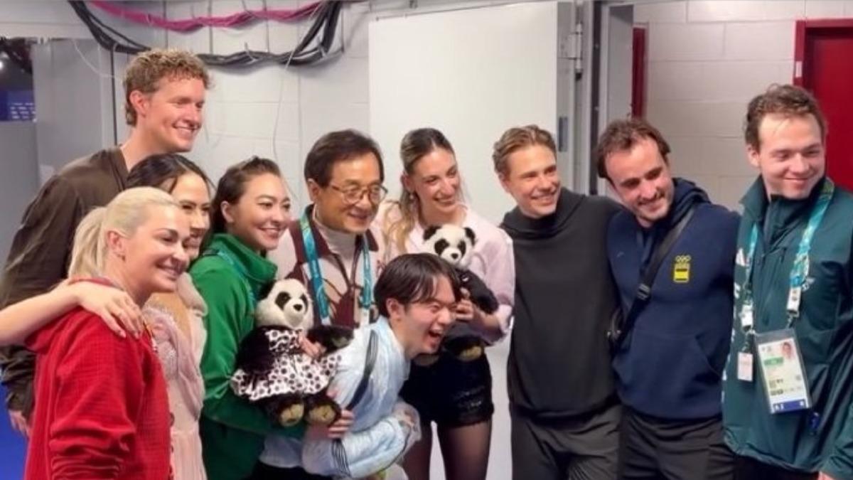 房祖名在IG分享成龍與各國選手的合影。(圖/翻攝自房祖名IG)