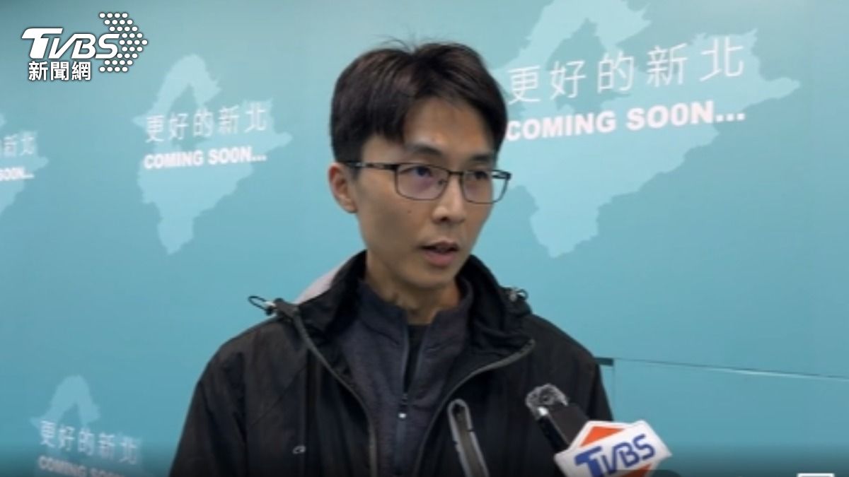 賣場員工變議員參選人! 陳彥廷「口條」受訓中。(圖/TVBS)
