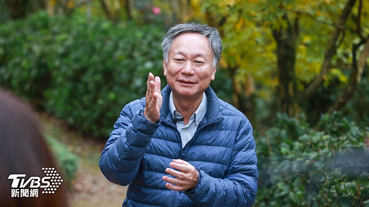 鄭明典觀察全球增溫模式,從平緩上升轉為階梯式模式。(圖/華子琛攝)