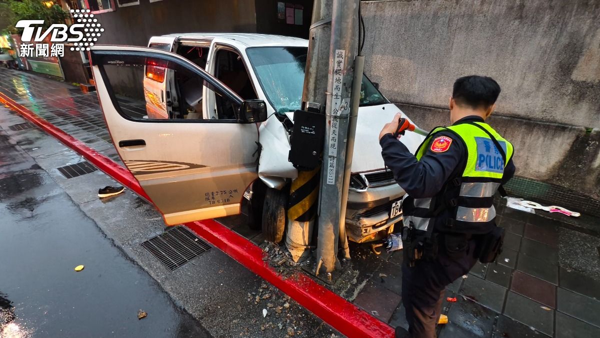 警方於現場進行採證。(圖/陳冠宇攝)