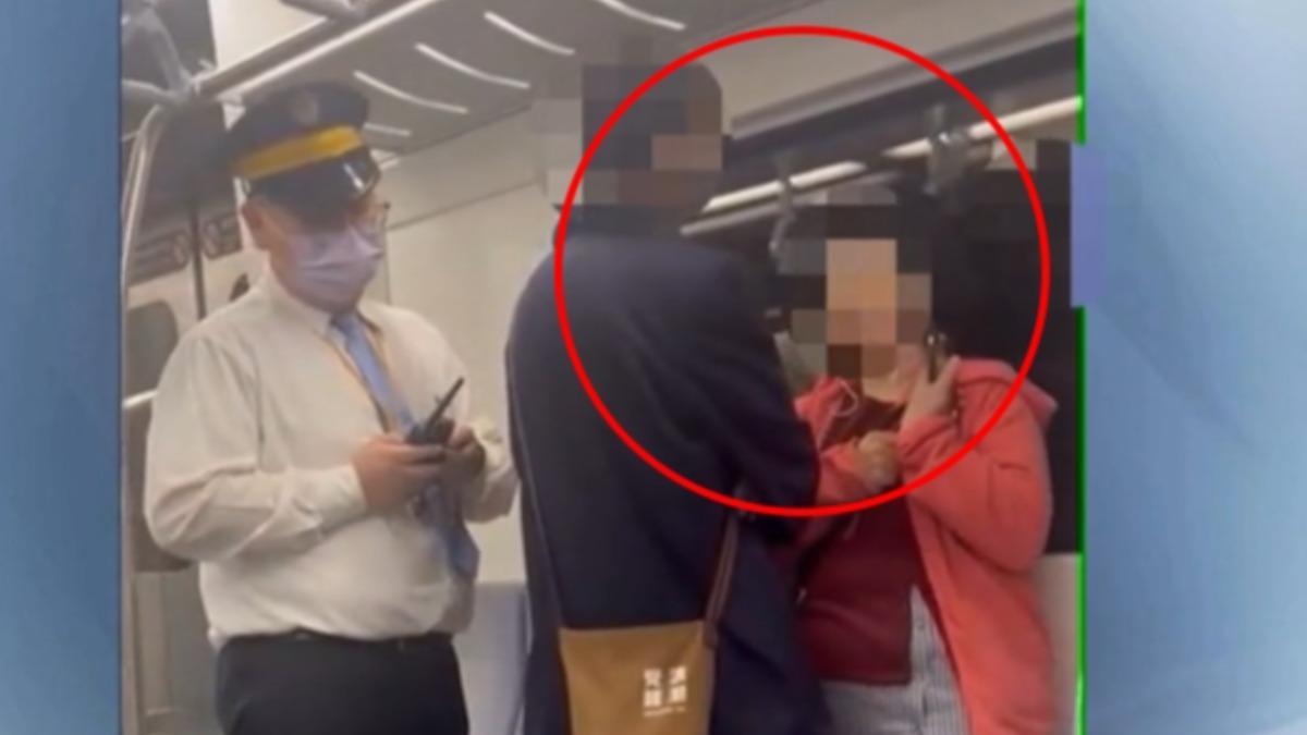 台鐵列車上，女乘客出聲提醒男子手機音量，竟遭肉身緊逼，還推人。（圖／民眾提供）