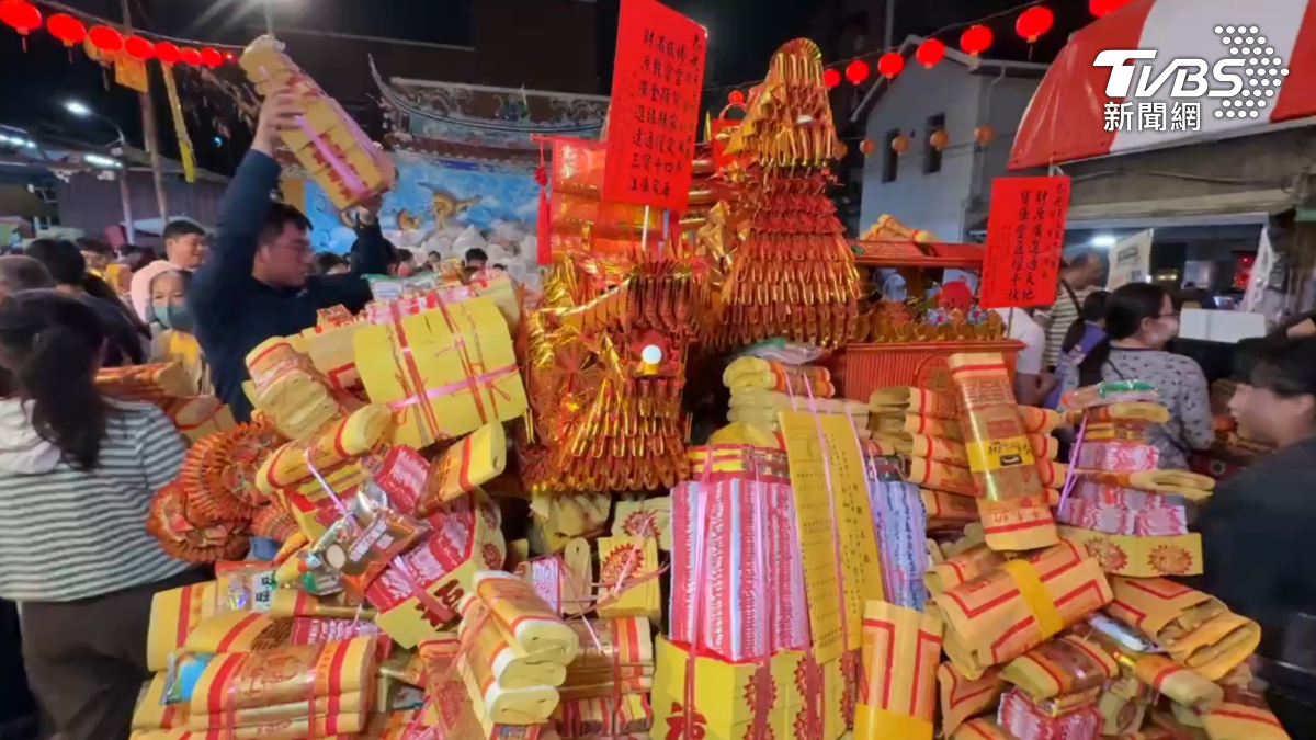 天公生的日子,台灣各地廟宇都擠滿人,民俗專家也提醒,初九不能口出惡言(圖/TVBS)