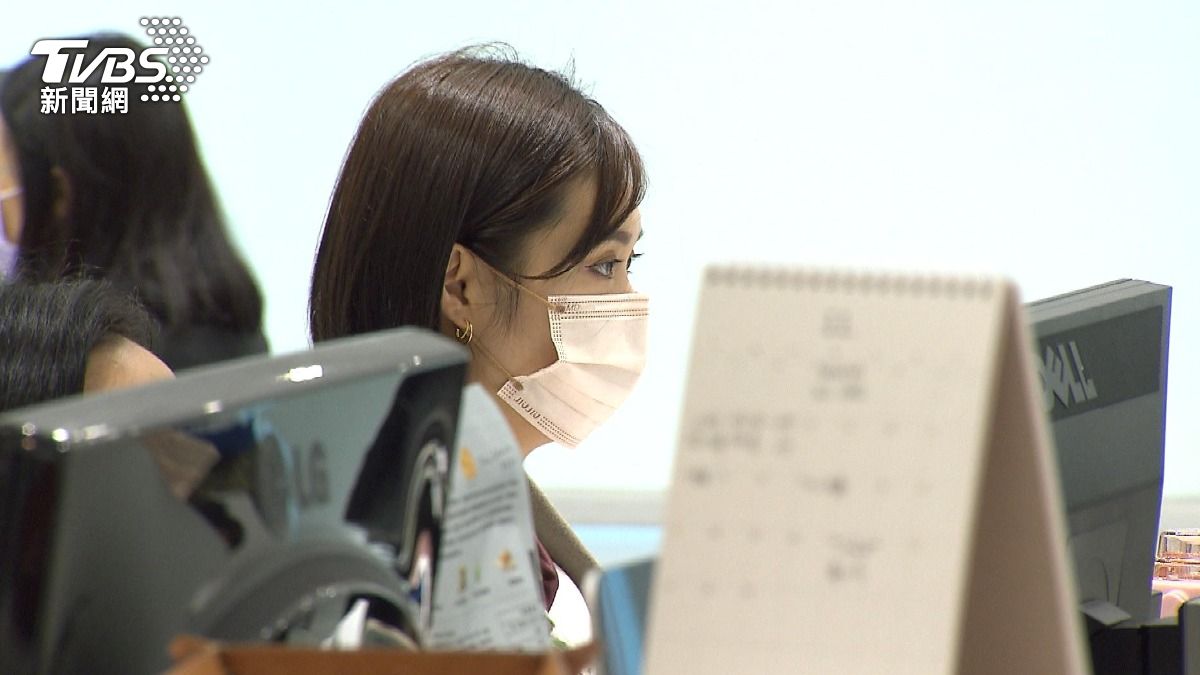年輕人不敢生,調查發現:近6成女性嘆職場不友善。(圖/TVBS)