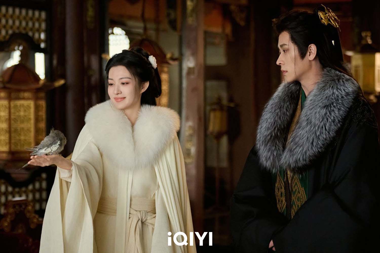 《成何體統》王楚然(左)與丞磊雙雙穿書。(圖/iQIYI愛奇藝國際版提供)