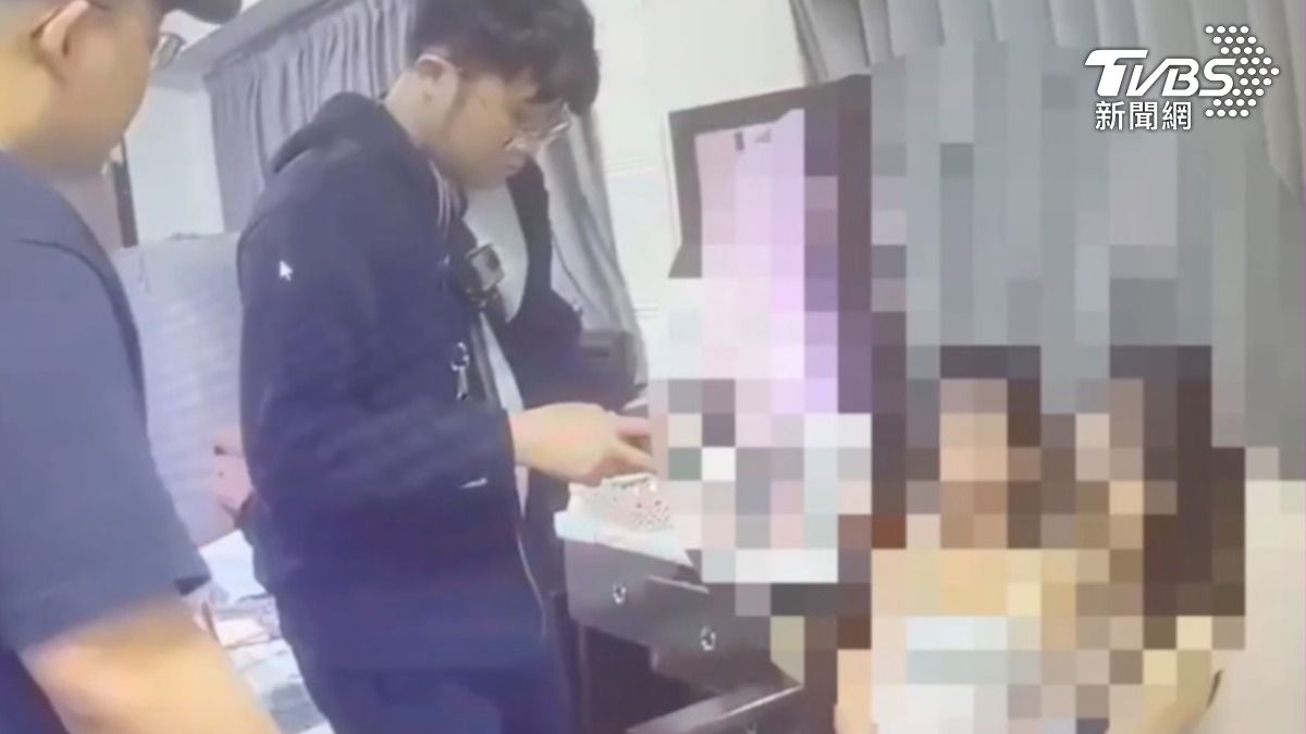 警方在林森北路大樓查獲3名越南籍女子。（圖／TVBS）