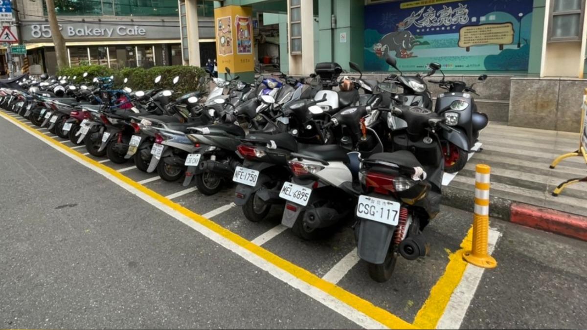 機車停車格「多一圈黃線」有何用途?一堆人看不懂 交通局解答了