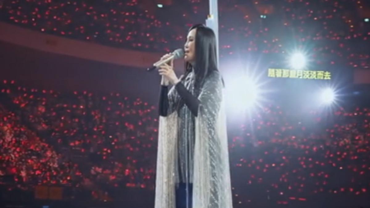 演唱會25號完美收官！「二姐」江蕙登推台難掩不捨。（圖／寬宏藝術）