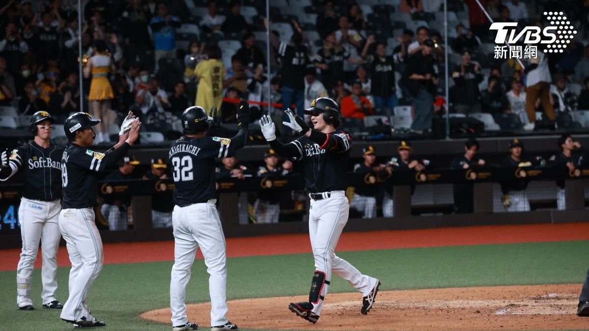 入選本屆WBC日本代表隊的山川穗高也隨母隊出賽,敲出安打後退場休息。(圖/華子琛攝)