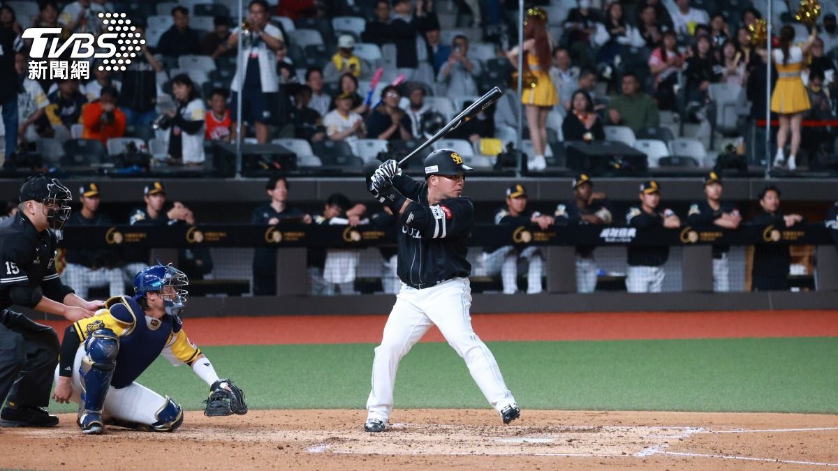 入選本屆WBC日本代表隊的山川穗高也隨母隊出賽,敲出安打後退場休息。(圖/華子琛攝)