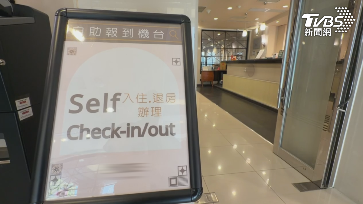 台中林先生和伴侶到高雄旅遊,入住新堀江商圈的一處旅店,沒想到半夜兩點,房門竟然被陌生人持房卡直接打開(圖/TVBS)