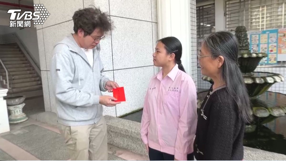 校方對此公開表揚吳珊霓的善行。(圖/翻攝threads/ada_330627)