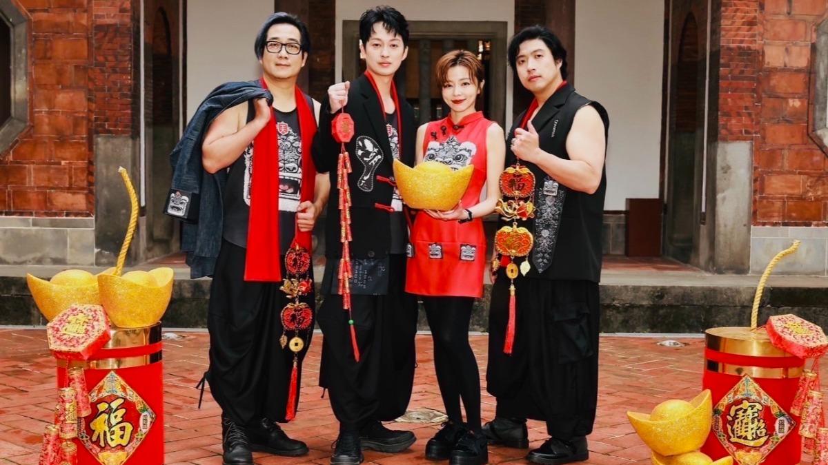 「霸氣樂團」盼用獅吼般的搖滾能量,唱出更溫暖也更有力量的一年。(圖/民視提供)