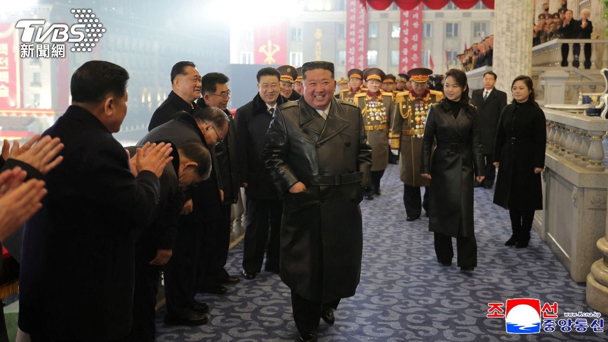 金主愛與父閱兵同穿黑皮衣!金正恩態度變?改口願跟美國友好