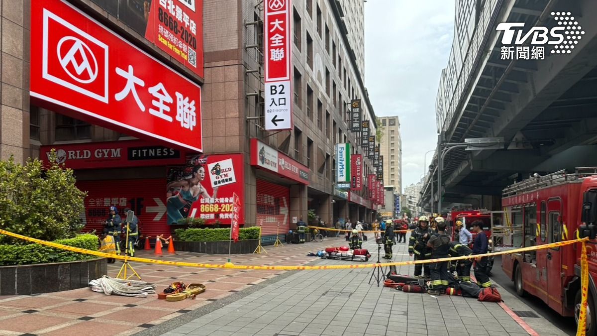 快訊/大全聯景平店B3停車場起火「濃煙狂竄」 業者緊急停業