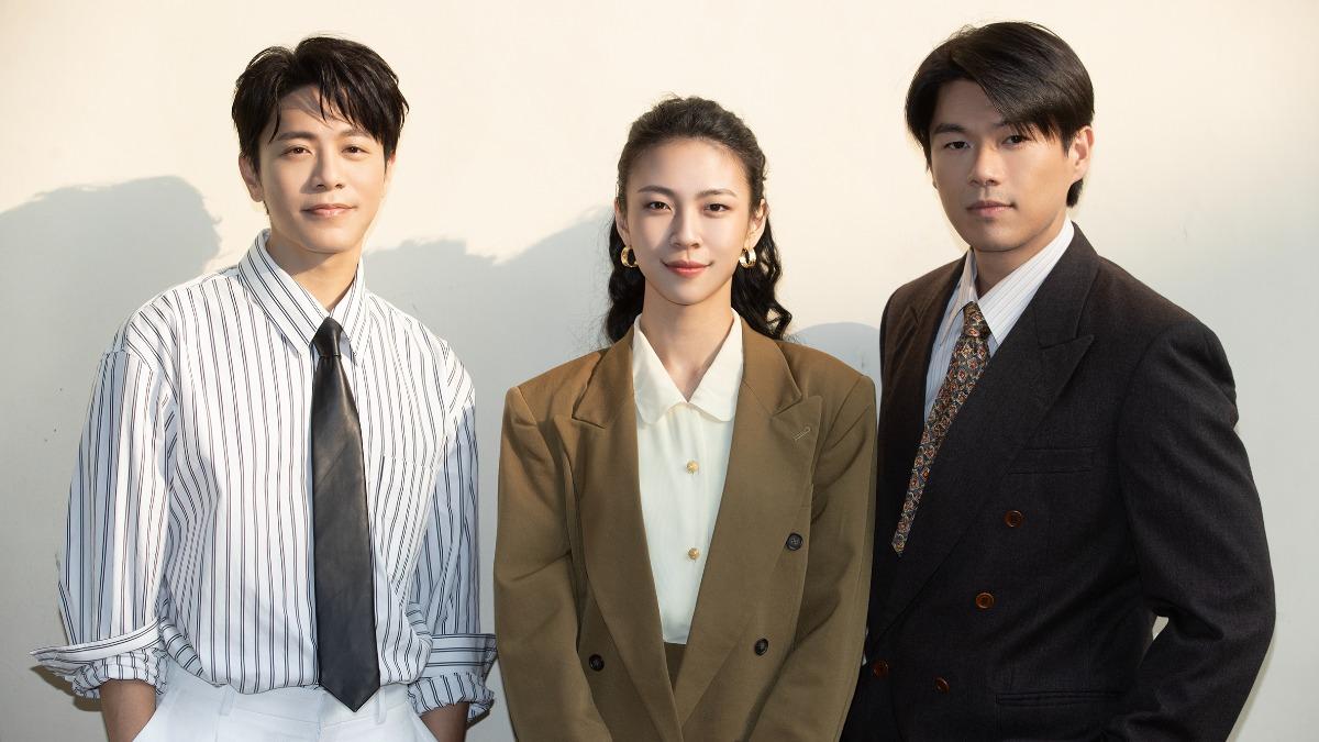 韋禮安(左起)和馬士媛、柯煒林合作音樂短詩影集。(圖/索尼音樂提供)