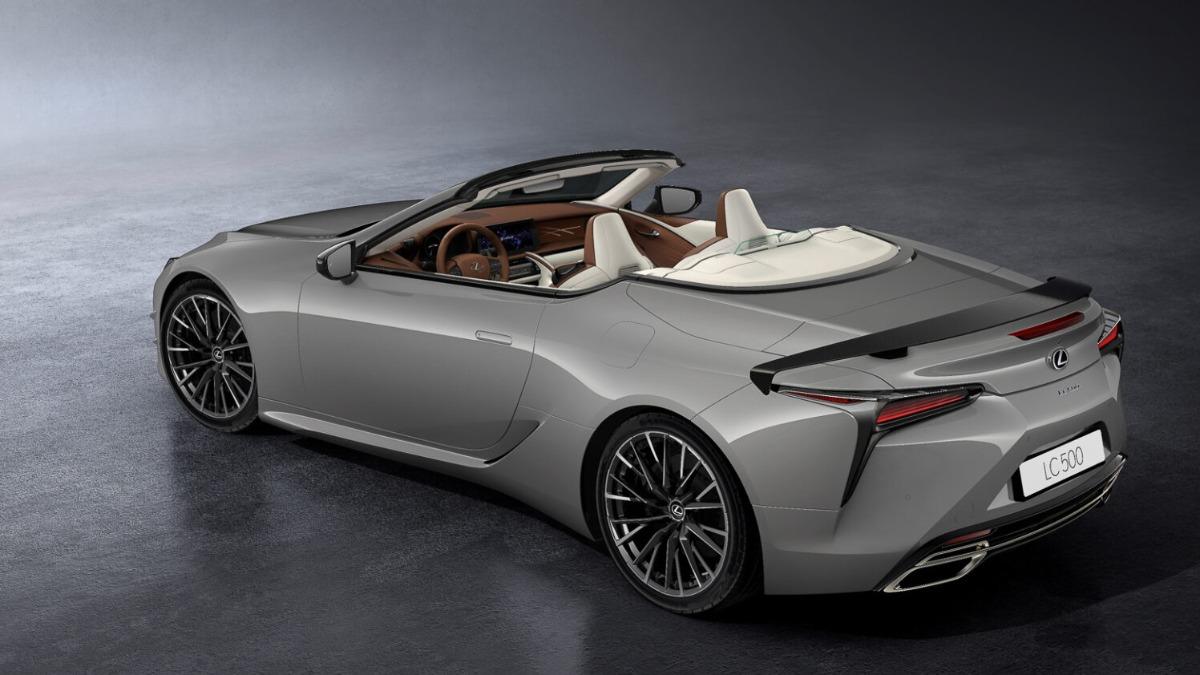LC 500 Convertible Final Edition同樣配備碳纖維尾翼。(圖/Lexus提供)