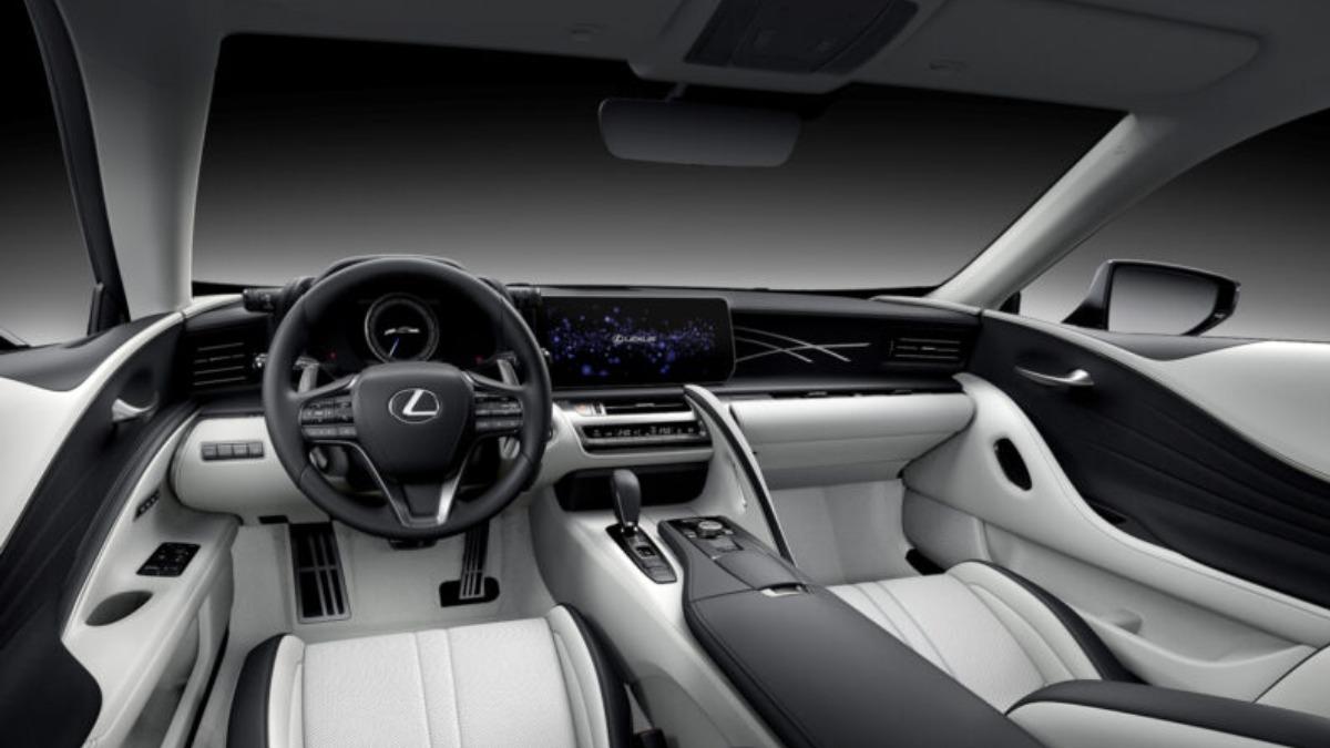 兩款LC Final Edition內裝都以雪融白為主要顏色基礎。(圖/Lexus提供)