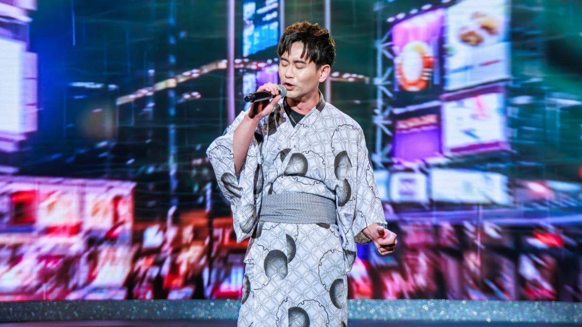 吳俊宏穿和服造型被笑是「泡溫泉」。(圖/中視提供)