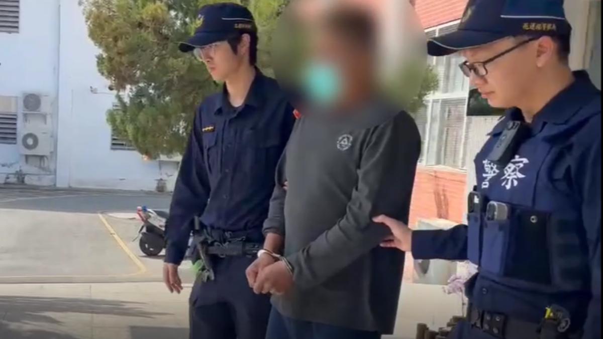 男子為了企圖逃跑，竟朝員警的臉部揮拳攻擊。（圖／TVBS）