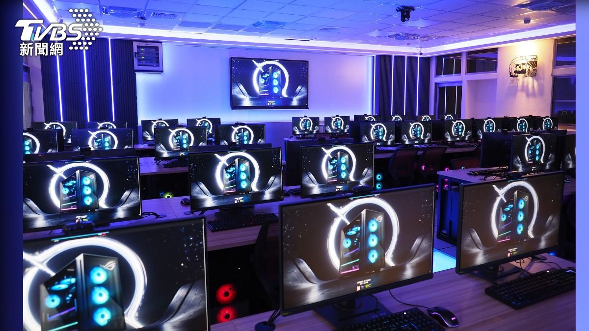 東海第六間AI PC教室啟用 校友家屬捐逾千萬以雙親命名助攻AI教育布局