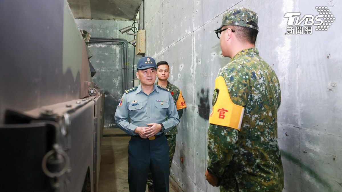 228連假戰備實況曝 陸軍司令突擊視導「地表最強戰車」換裝部隊