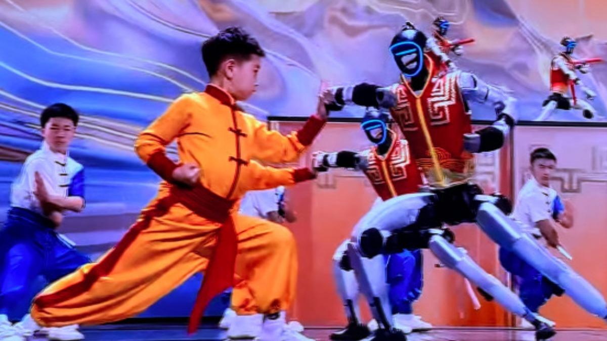 中國春晚機器人表演震撼全球。(圖/翻攝自微博)