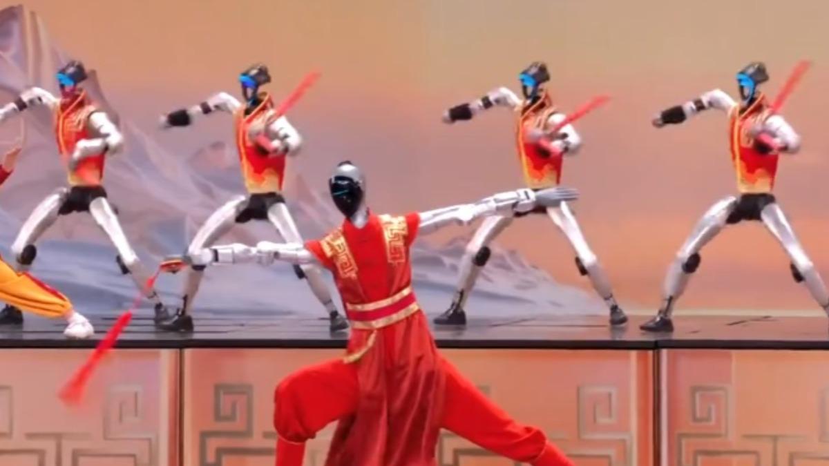 中國春晚機器人表演震撼全球。(圖/翻攝自微博)
