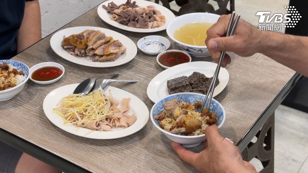 爆出食安疑慮,店家也緊急出面滅火,坦承確實有疏失,已針對店內的陶瓷碗做全面清查汰換(圖/TVBS)