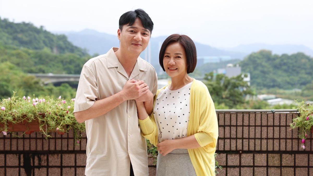 陳仙梅(右)替劇中老公藍葦華出氣,被罵得也很過癮。(圖/民視提供)