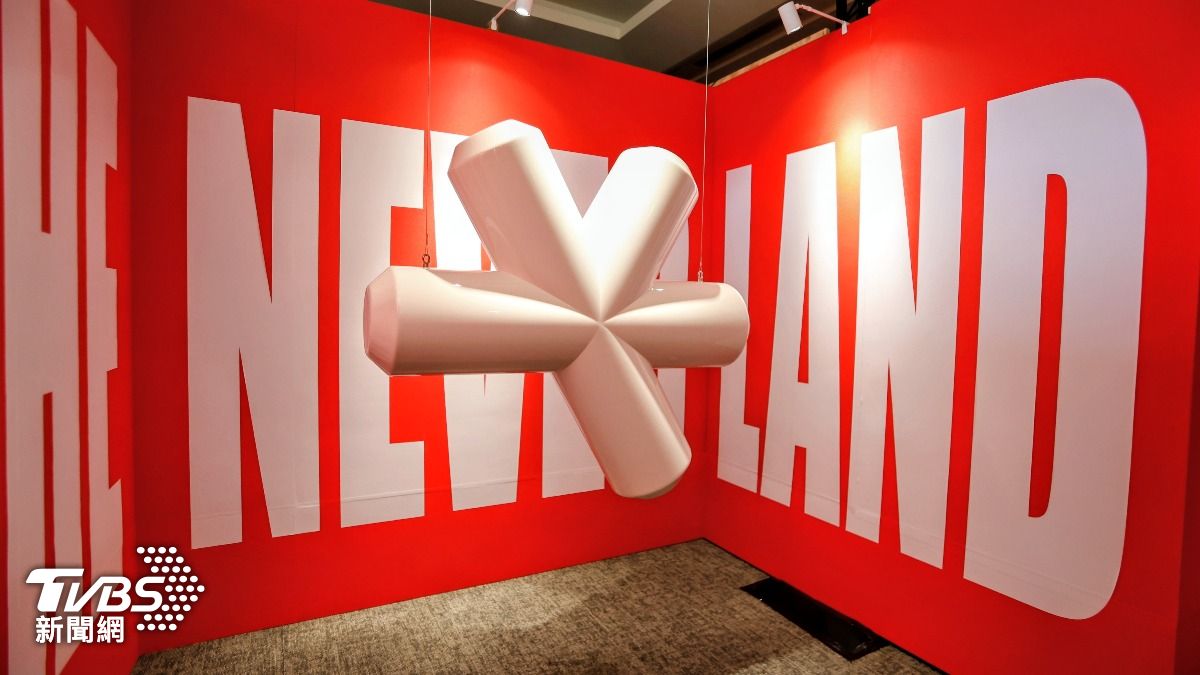 帶有「*」的大型裝置頗吸睛，後面也寫著粉絲名「Neverland」。（圖／張哲鳴攝）