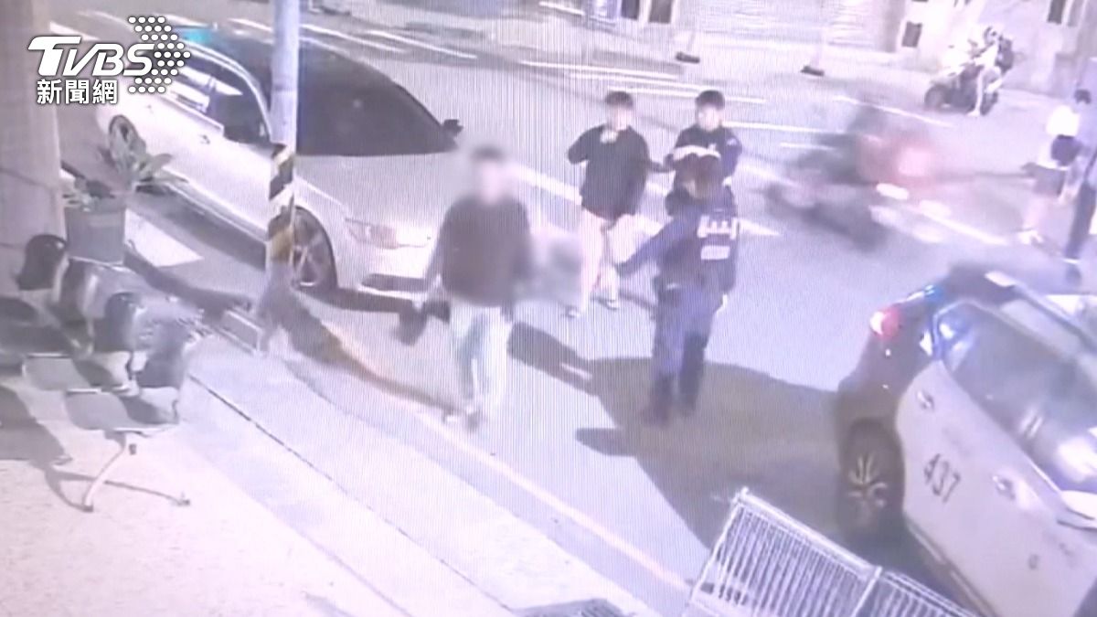 台中男欠賭債遭「雙車堵路」!5人持棒猛K 凌晨全落網下場曝