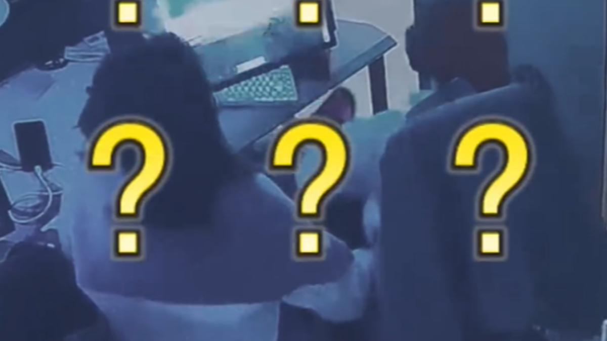  女子隨後將腿跨上男子身體，意圖「騎乘」對方。（圖／翻攝后浪視頻）