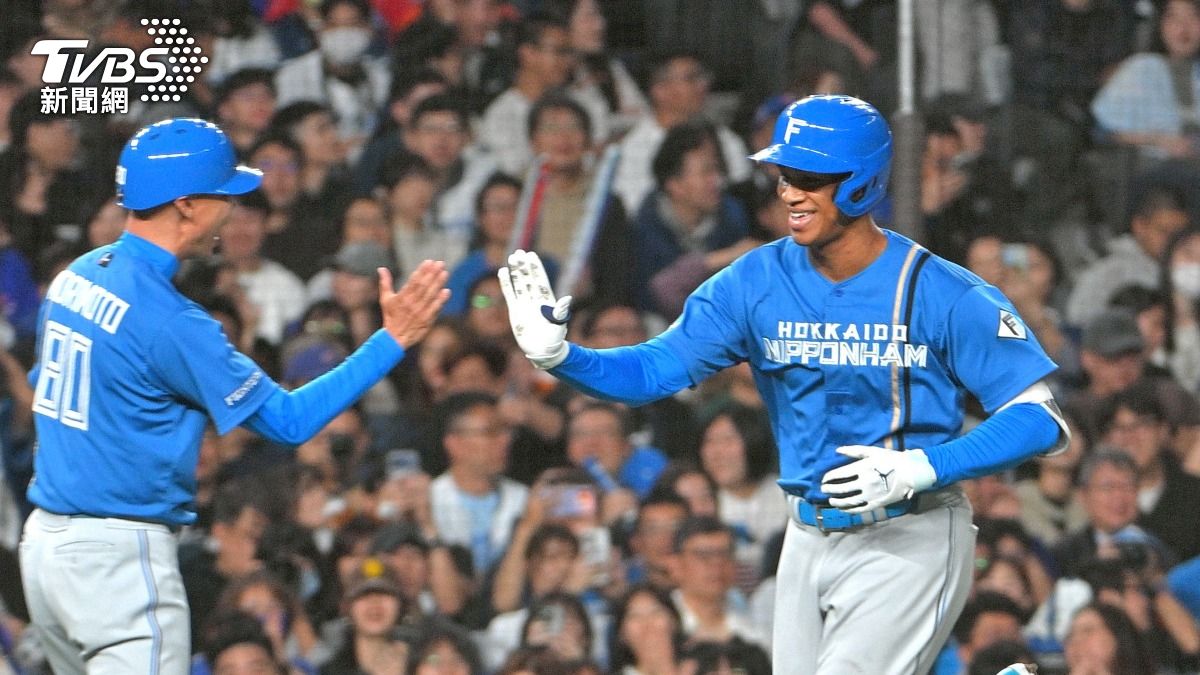 万波中正2分打點全壘打。(圖/胡瑞麒攝)