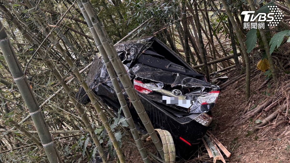 台灣知名交趾陶與剪黏藝術家謝東哲於9日發生重大車禍,行車途中車輛突失控墜落50公尺深的山谷。(圖/TVBS)