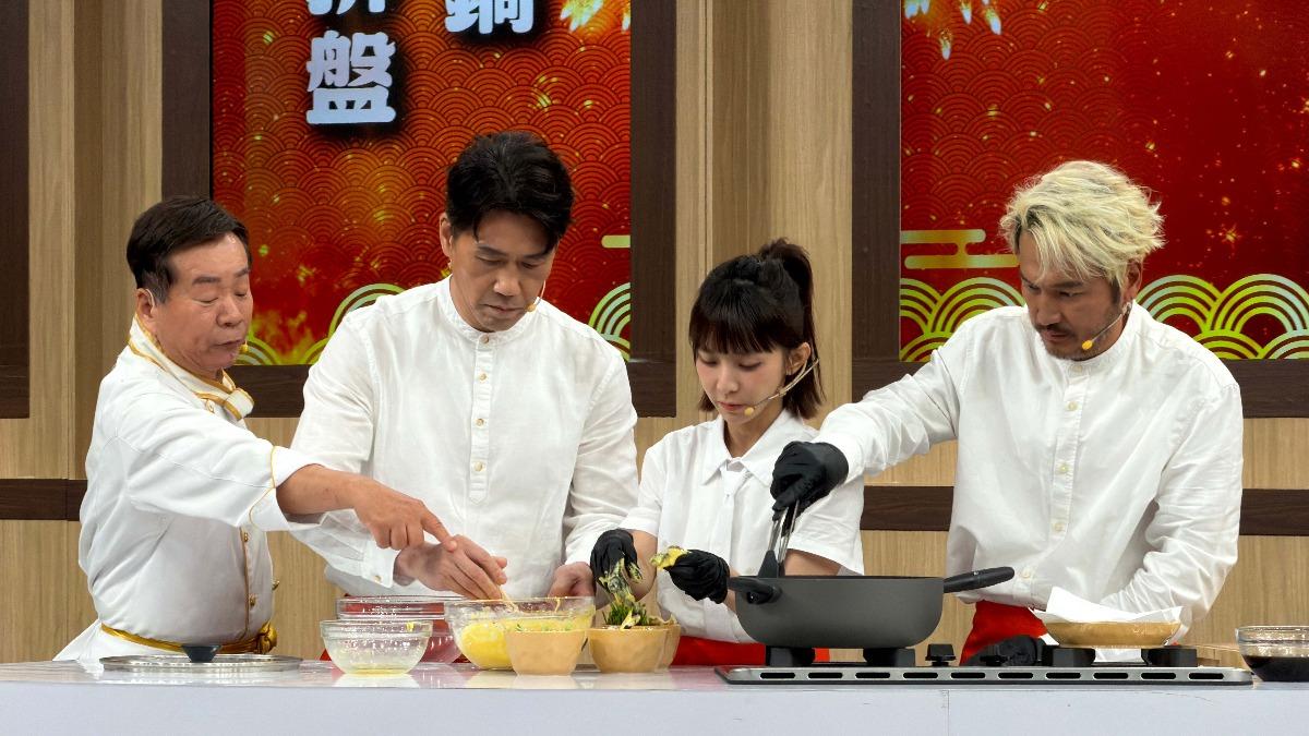 主廚人親自下場料理給專業主廚。 (圖/麥卡貝網路電視提供)
