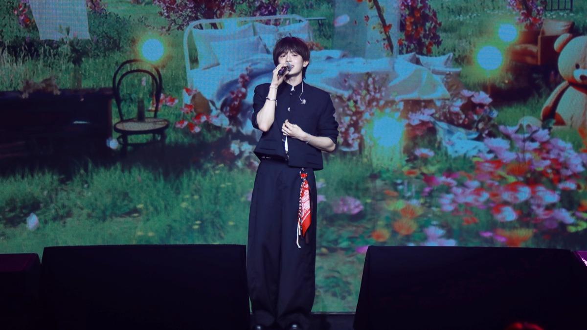 岡旻獨自演出,看到粉絲支持力挺也心情激動。(圖/網銀國際影視提供)