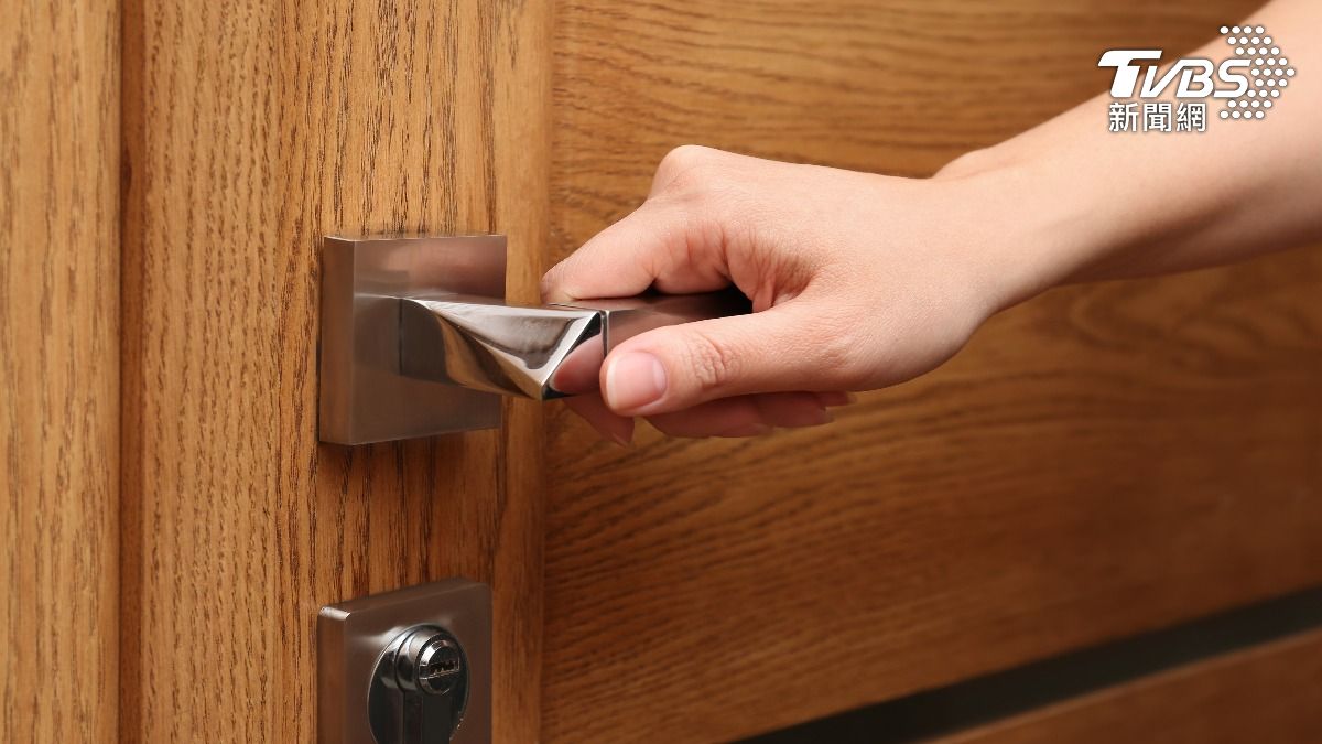 出國8天房間一團亂!婆婆「這理由」她傻眼 一票批尪:沒路用