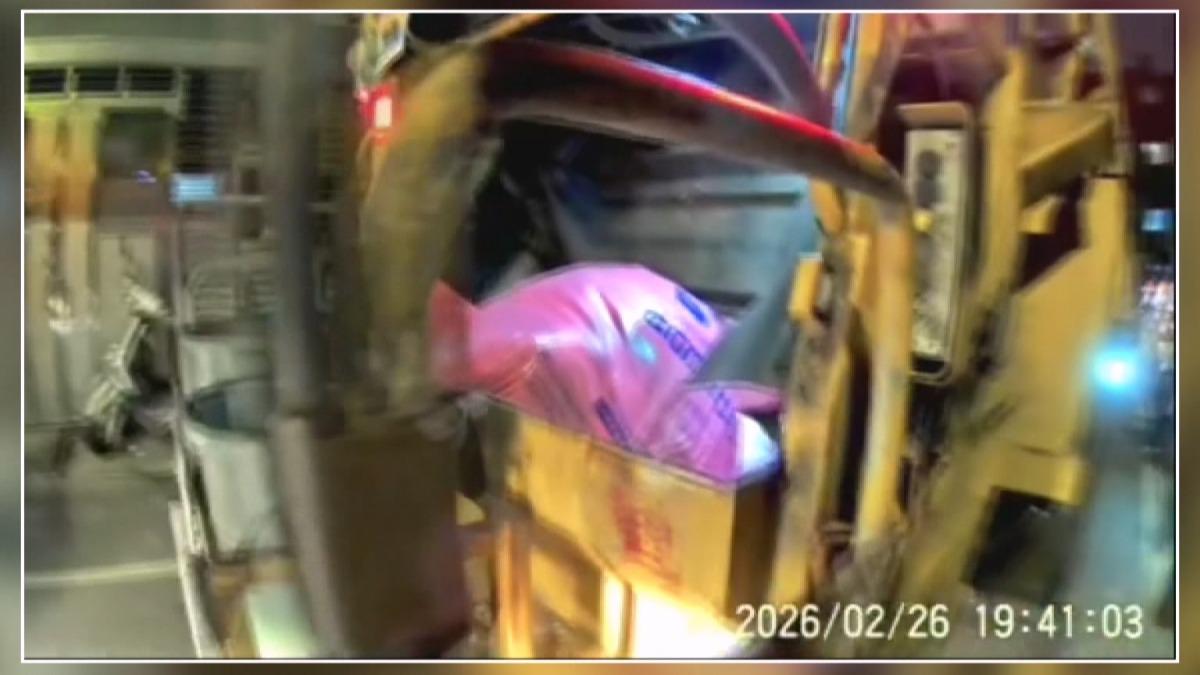 男丟冒煙菸蒂秒否認！隊員車斗翻出鐵證　追到家門警告。(圖／Threads lamolu921)