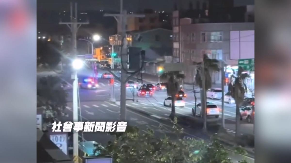 梧棲深夜「引擎狂吼」 警攔查5改裝車。(圖/社會事新聞影音)