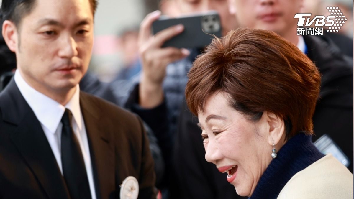 台北市長蔣萬安與前副總統呂秀蓮出席二二八紀念會。(圖/華子琛攝)
